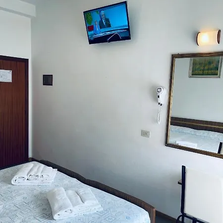 Room In Lodge - Hotel Sara - 2 Guests Room - N 4 Πανσιόν Cesenatico