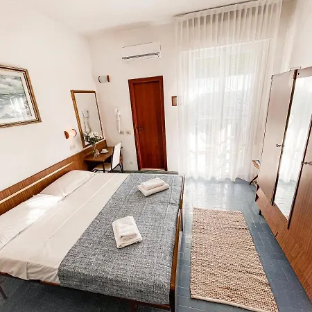 Πανσιόν Room In Lodge - Hotel Sara - 2 Guests Room - N 4 Cesenatico