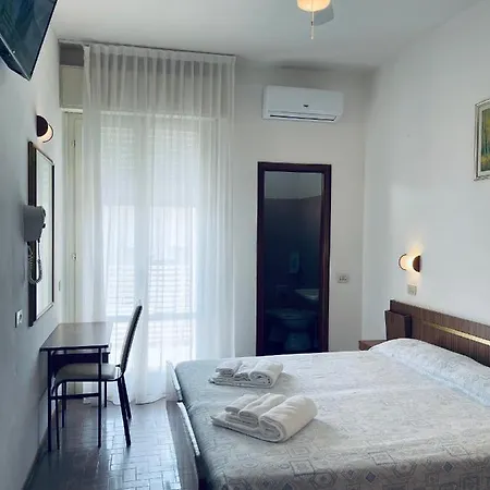 Room In Lodge - Hotel Sara - 2 Guests Room - N 4 * Чезенатико