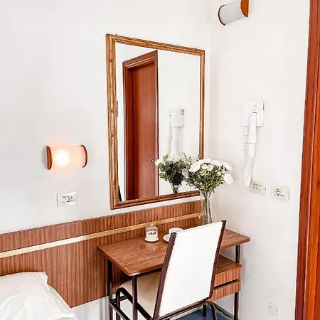 Room In Lodge - Hotel Sara - 2 Guests Room - N 4 Guest house *
