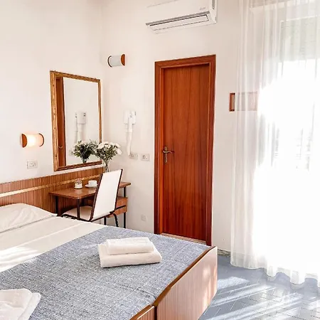 Room In Lodge - Hotel Sara - 2 Guests Room - N 4 Guest house